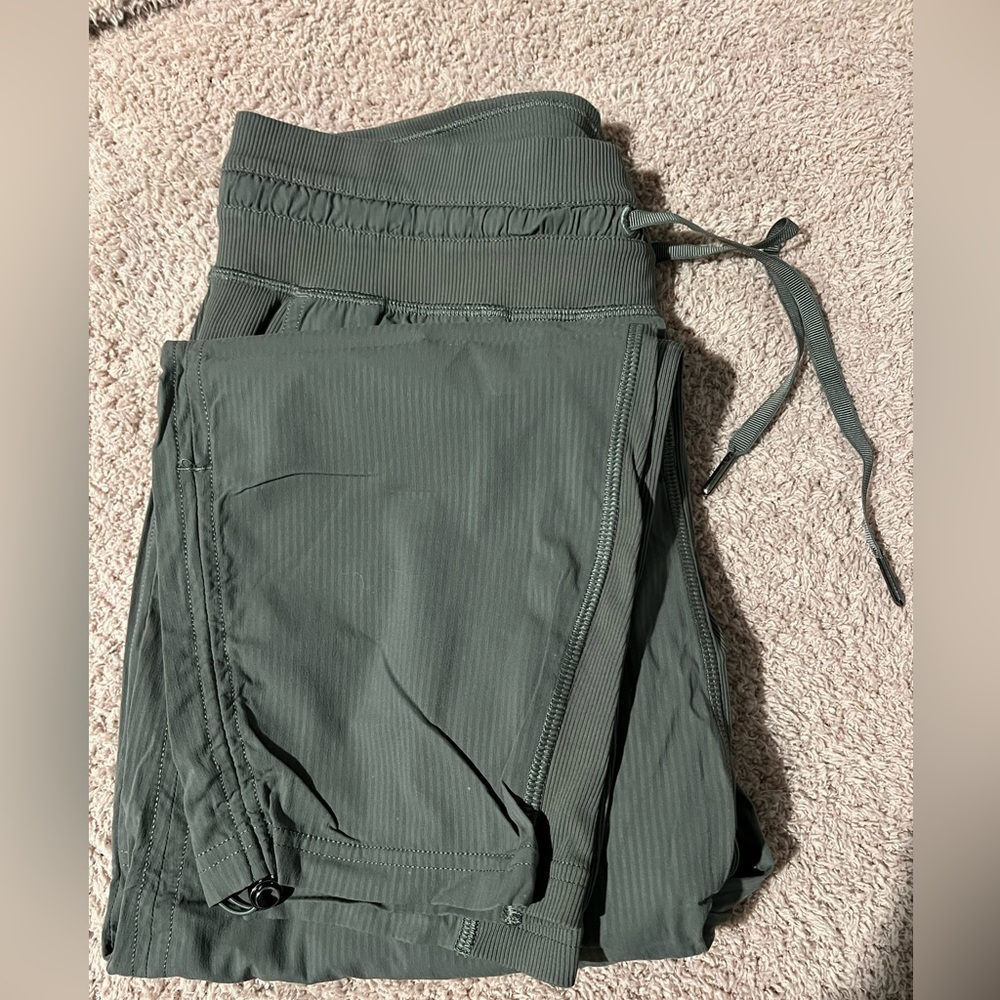 Lululemon Green Dance Pant Cropped